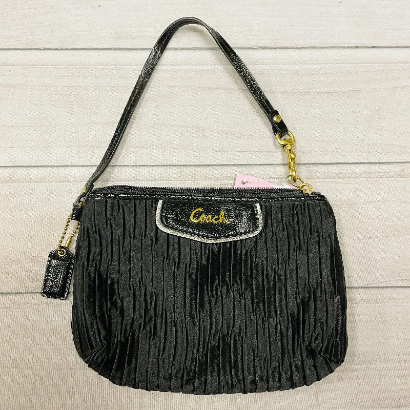 Wristlet Designer By Coach  Size: Small