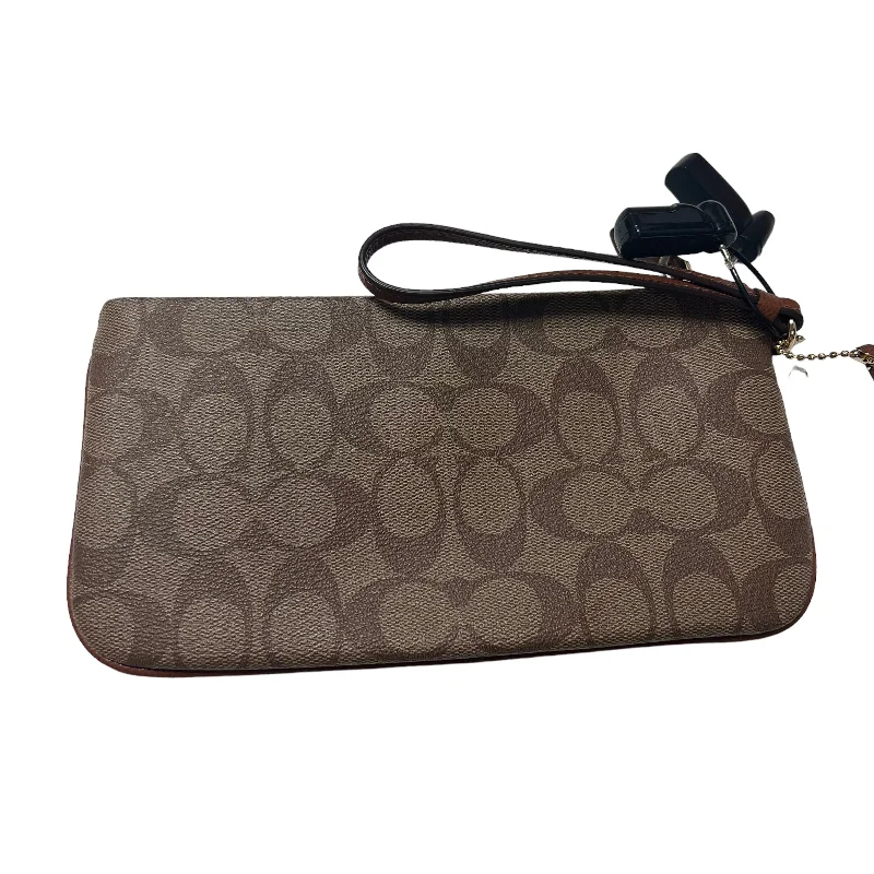 Wristlet Designer By Coach  Size: Large