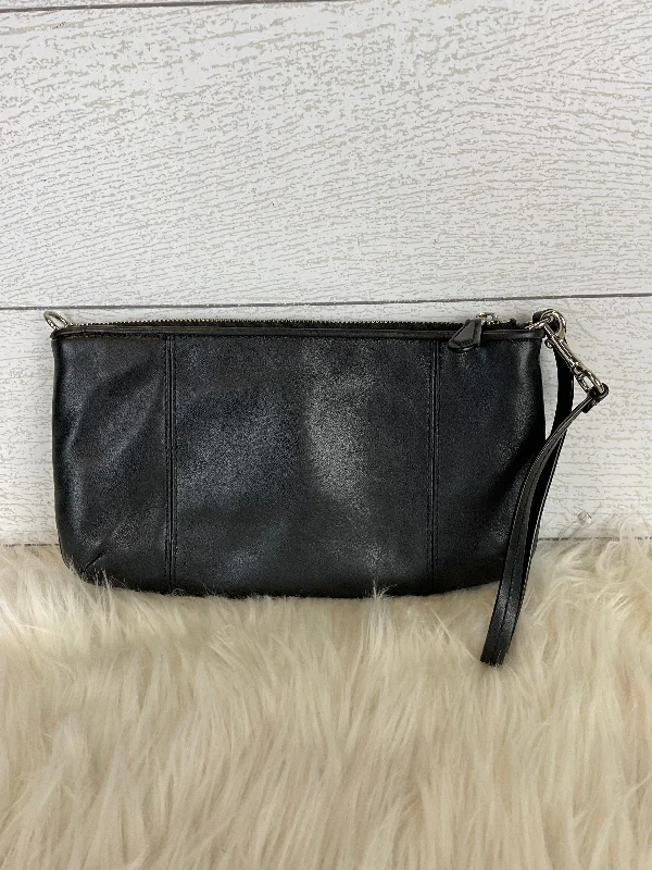 Wristlet Designer By Coach  Size: Large