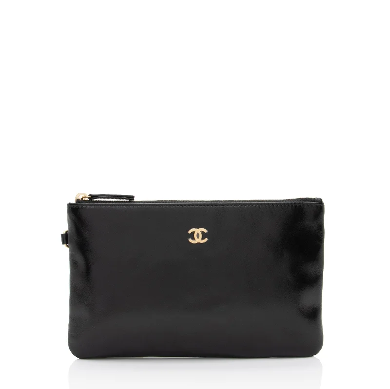 Chanel Shiny Calfskin Small Chanel 22 Pochette (SHF-6hE3ac)