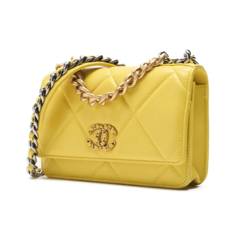 CHANEL 【CHANEL】 CHANEL 19 Matrasse Chain Wallet  Yellow (Gen  Silver Gold)  Wallet  【 Ship】 Khao Yamamoto Online