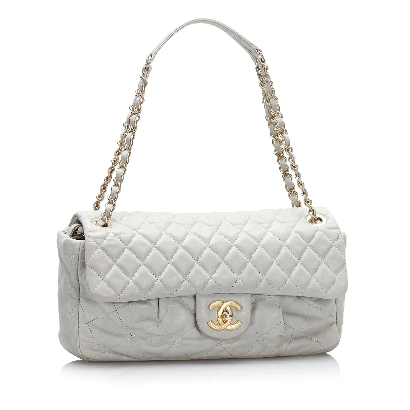 Chanel Matelasse Easy Shoulder Bag (AhFlRg)