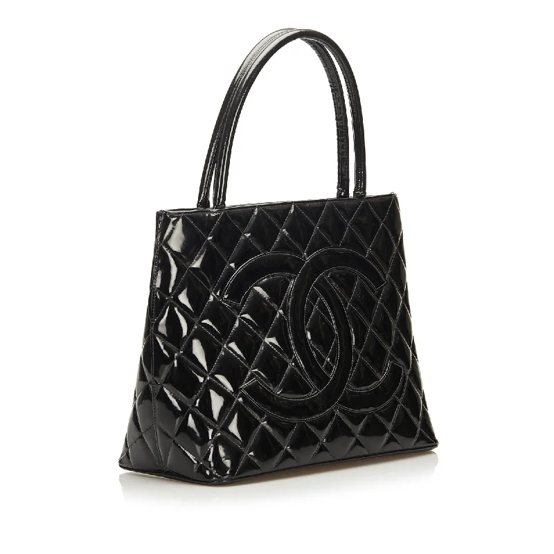 Chanel Patent Medallion Tote (35209)