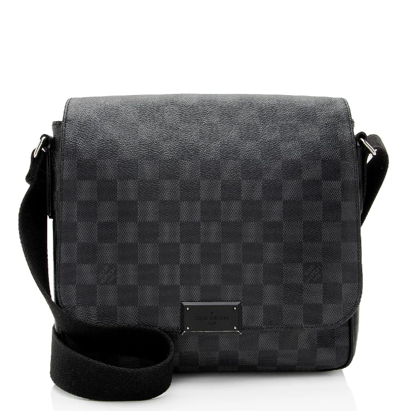 Louis Vuitton Damier Graphite District PM Messenger (SHF-IRoI3e)